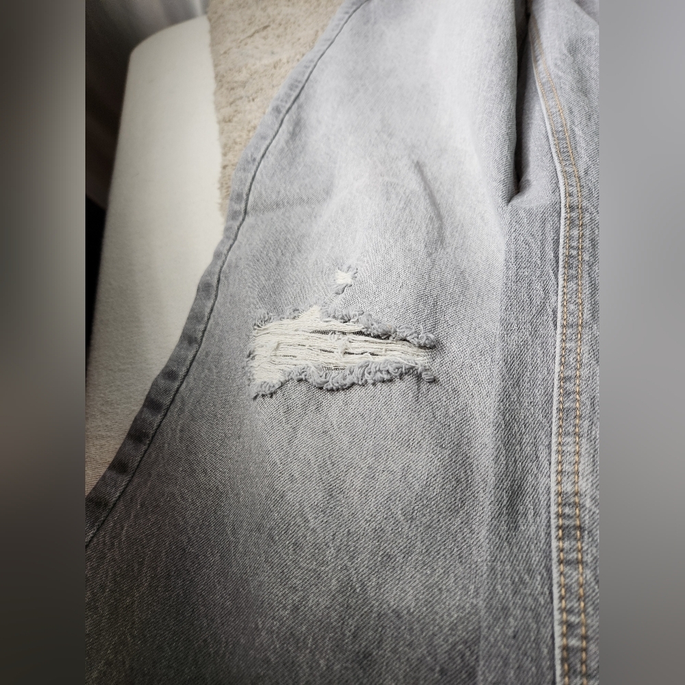 Wild Fable Mid-Rise 90s Relaxed Straight Gray Jeans Size 8/31" - Picture 8 of 16